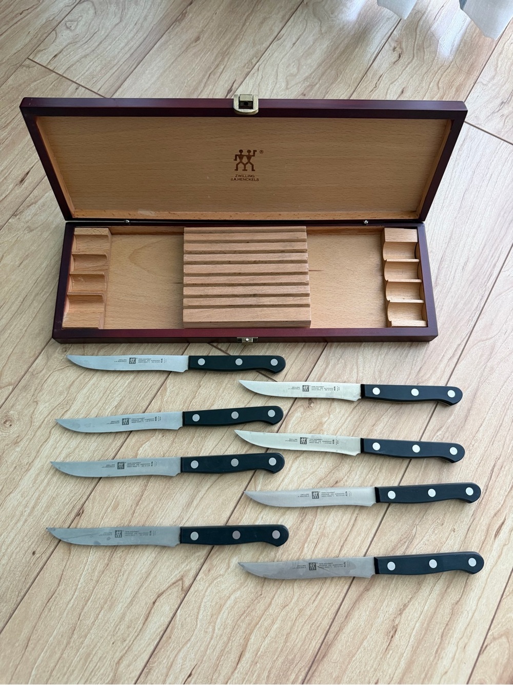 Zwilling J.A. Henckels TWIN Gourmet 8pc Steak Knife Set & Wood Presentation Case